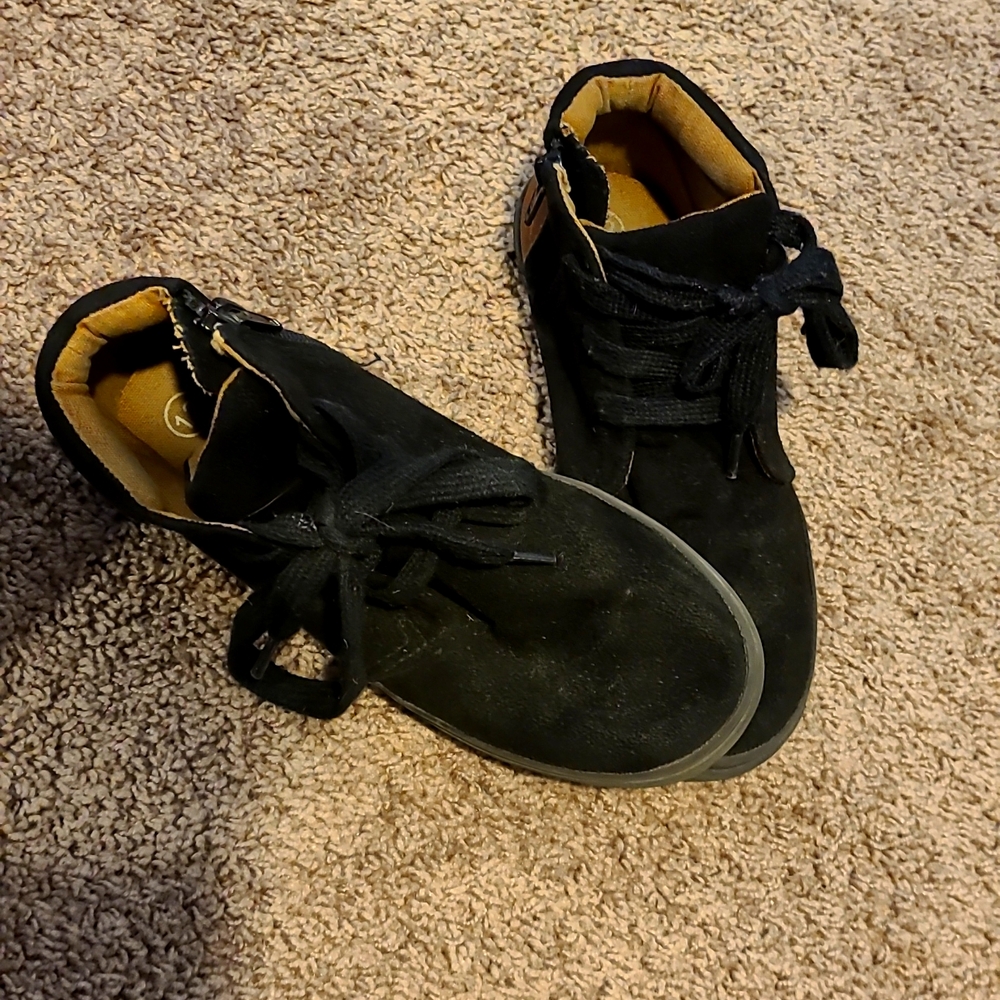 Cat & jack Size 12 black and brown suede shoes
